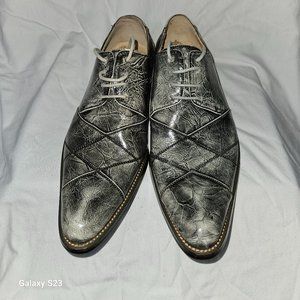 Giovanni Men's shoes   Sz; 9  Color: distressed black and white